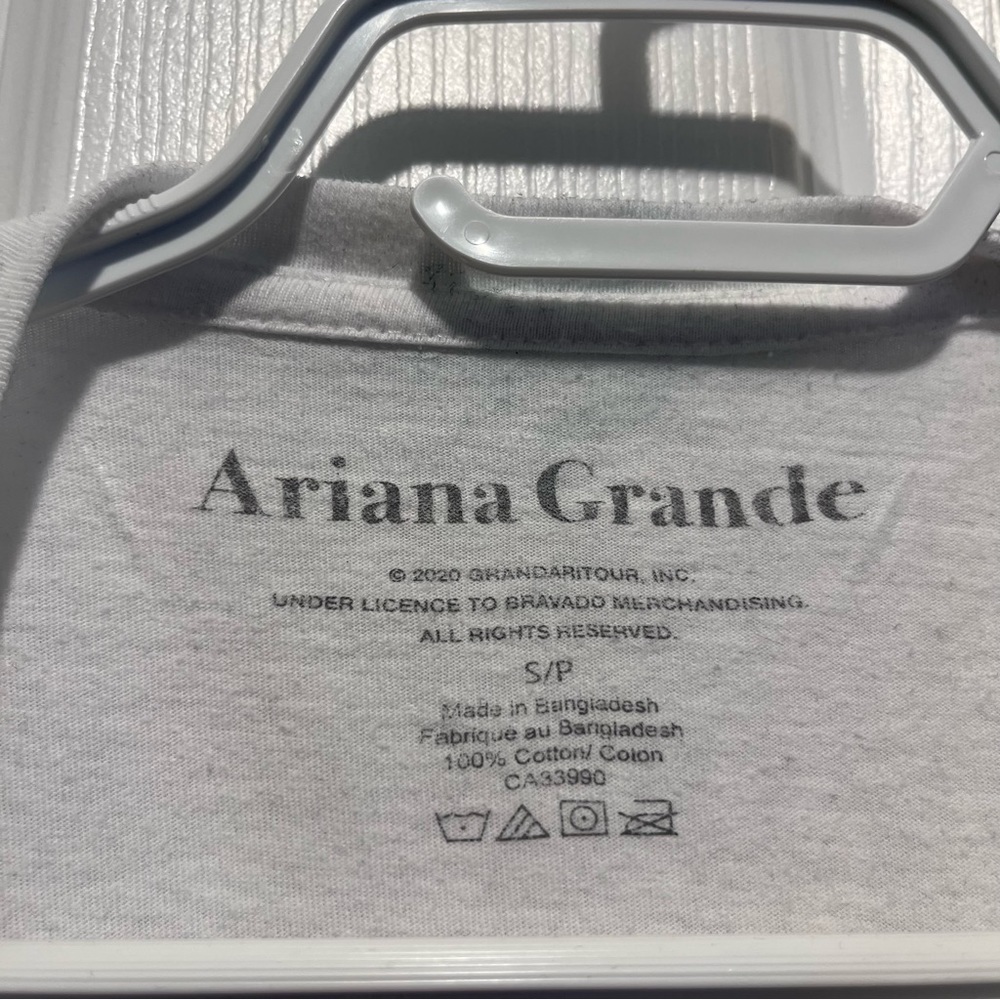 3/30$💥 Ariana Grande small women music t shirt white sweetener world tour tee - Picture 4 of 4